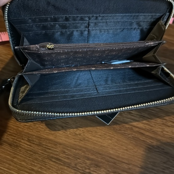 London Fog Women’s Black Pebble, Cell Phone and Zip Around Wristlet Wallet - Picture 8 of 8